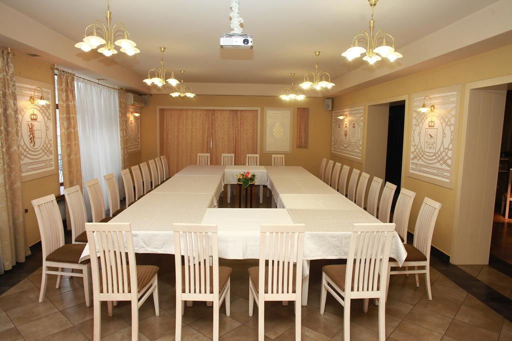 Fontush Boutique Hotel Ивано-Франковск Экстерьер фото
