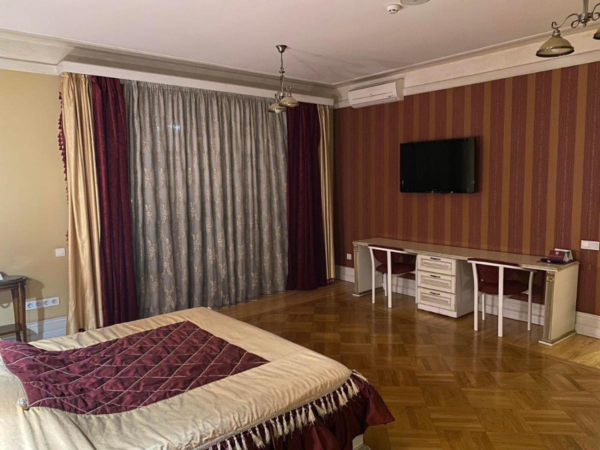 Fontush Boutique Hotel Ивано-Франковск Экстерьер фото