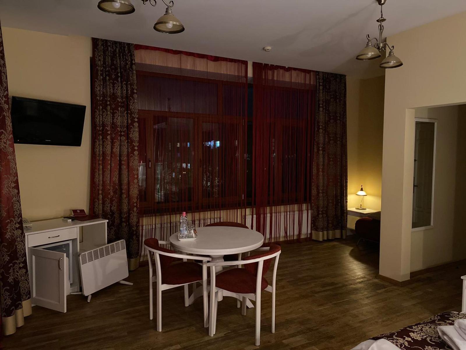 Fontush Boutique Hotel Ивано-Франковск Экстерьер фото